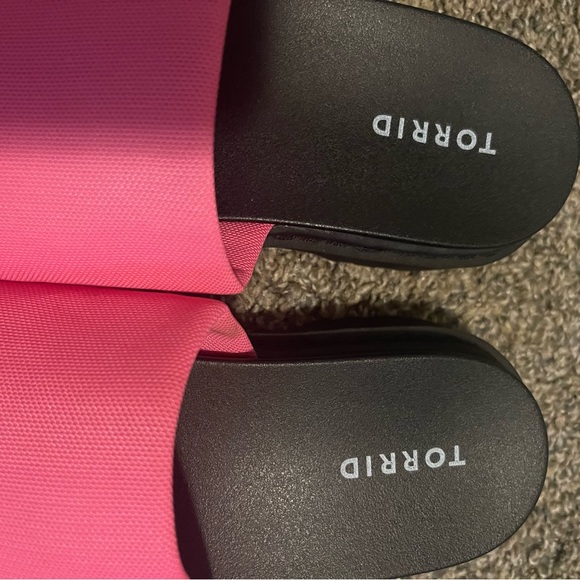 NEW Torrid Pink Slide Sandals - Picture 11 of 12